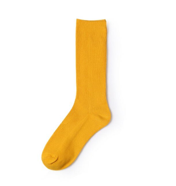 Несносная голенькая бейби в желтых носочках