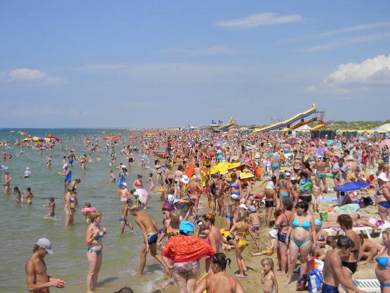 Пляж анапы в сезон