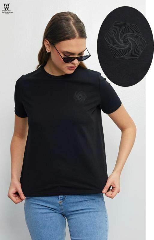 Как сделать черную футболку. Футболка с белизной. Как сделать черную футболку. Украшения к черной футболке. Декорировать футболку своими руками.