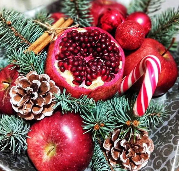 Фрукты нового года. Традиционный новогодний фрукт. Фрукты в новогодней шапке. Рождественский фрукт в Америки. Самый лучший фрукт на новый год.