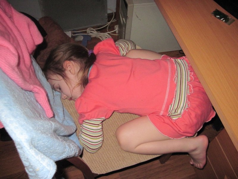 Дочка спал трусы. Спящие Голопопики. Голопопики спят.