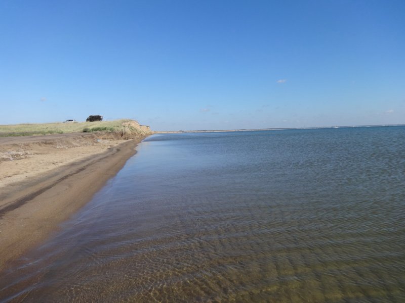 Кулундинское озеро пляж. Кулундинское озеро Знаменка. Знаменка Алтай Кулундинское озеро. Соленое озеро село Кулунда