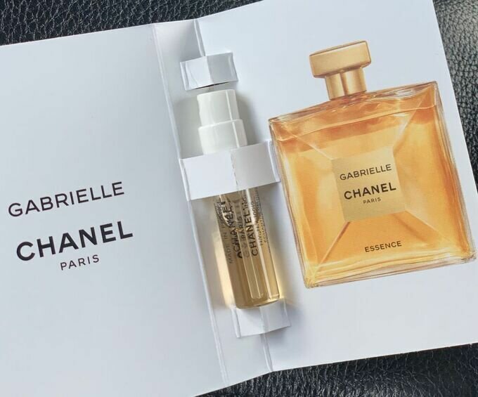 Эссенс шанель. Chanel Gabrielle Essence 5 мл. Chanel Gabrielle Essence духи. Chanel Gabrielle Chanel Essence. Chanel Gabrielle Chanel Essence парфюмерная вода.